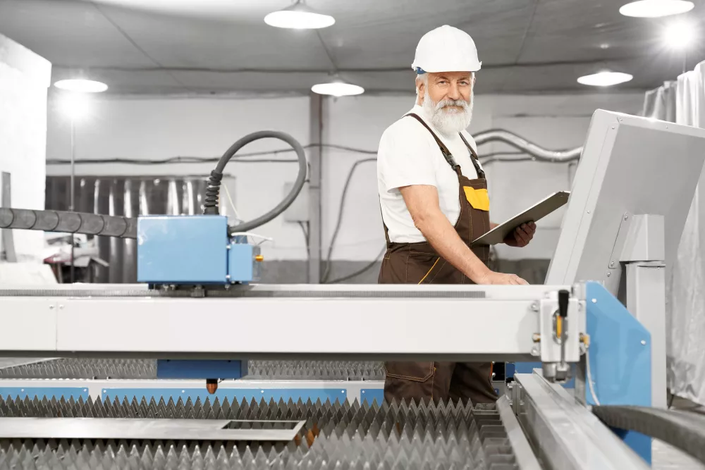 produkcja-transformatora-olejowego-transformer-manufacturing-cnc-operator